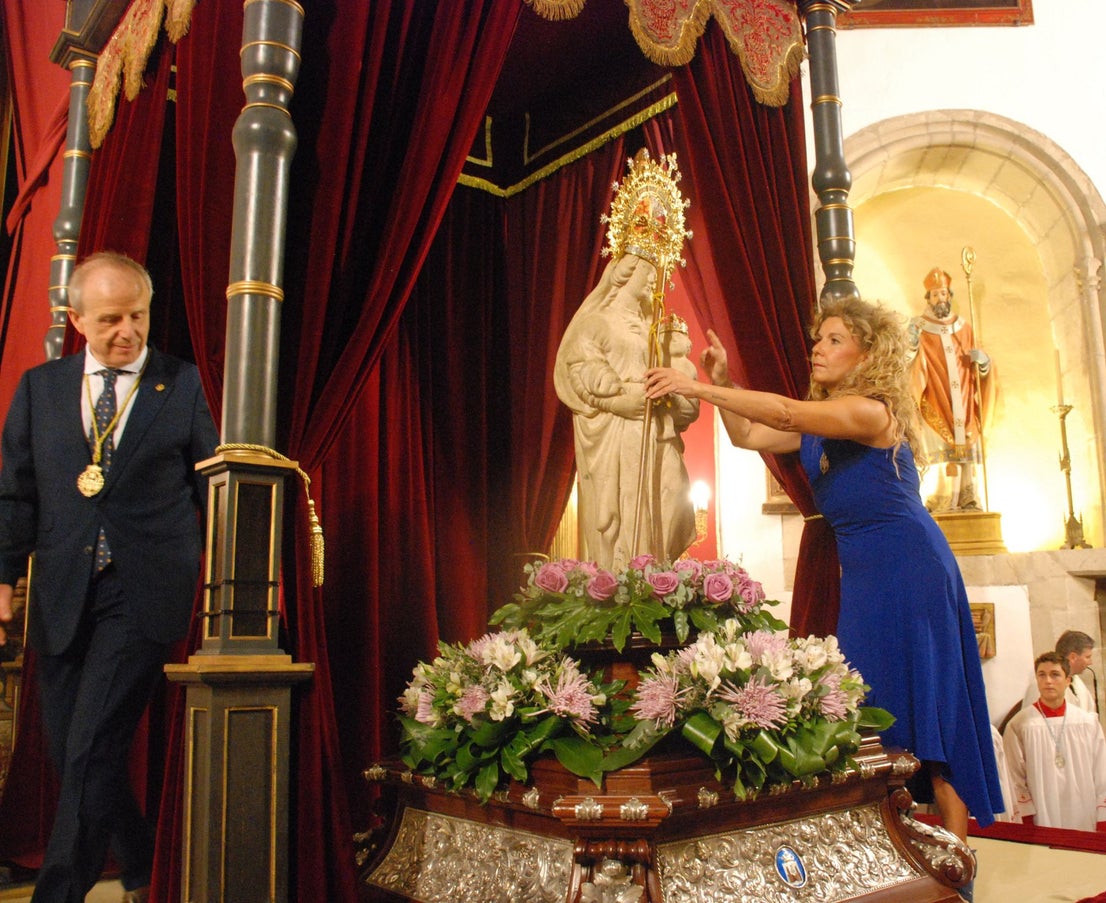 La bajada de la Patrona a la iglesia de San Martín en imágenes