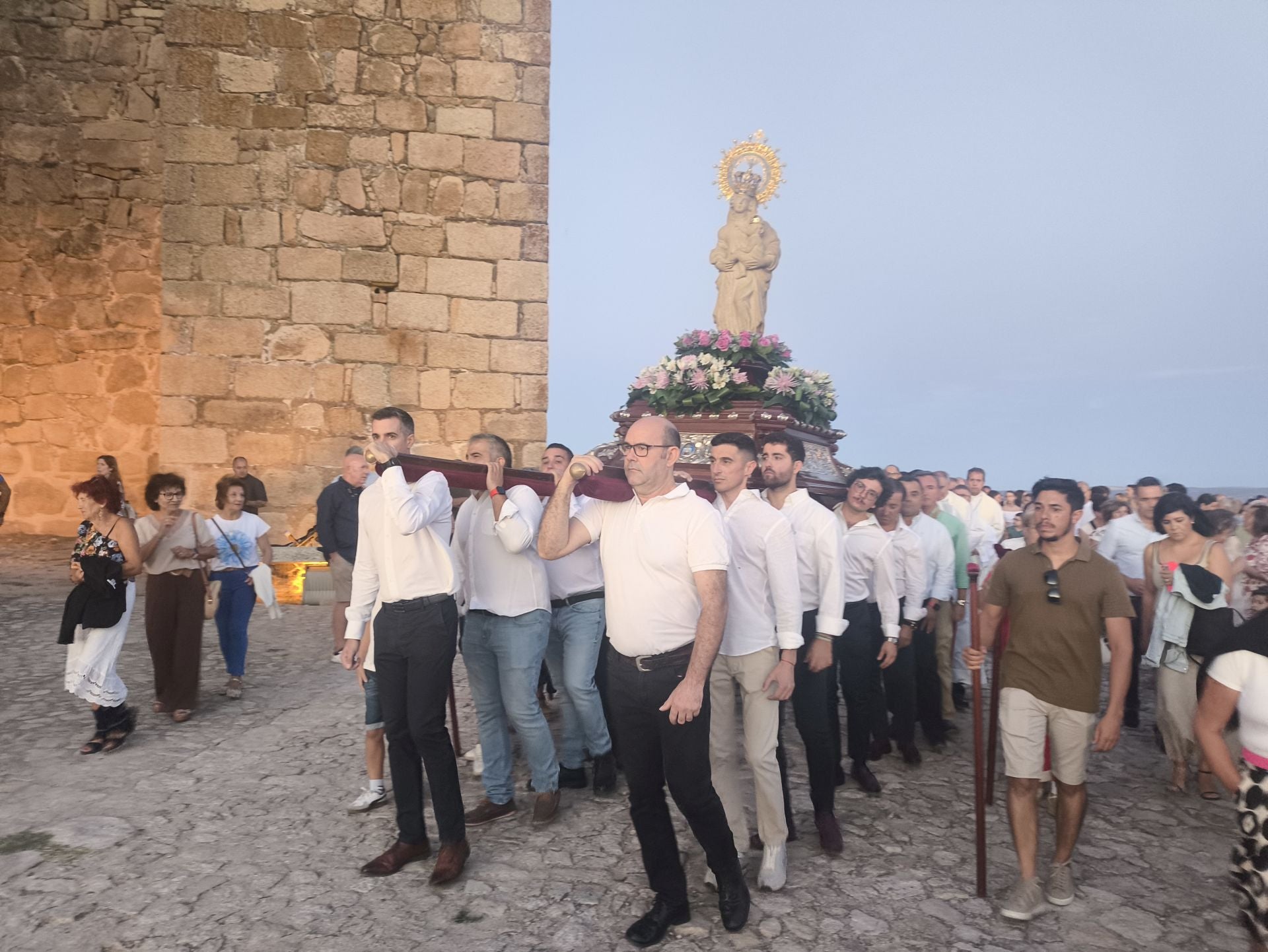 La bajada de la Patrona a la iglesia de San Martín en imágenes