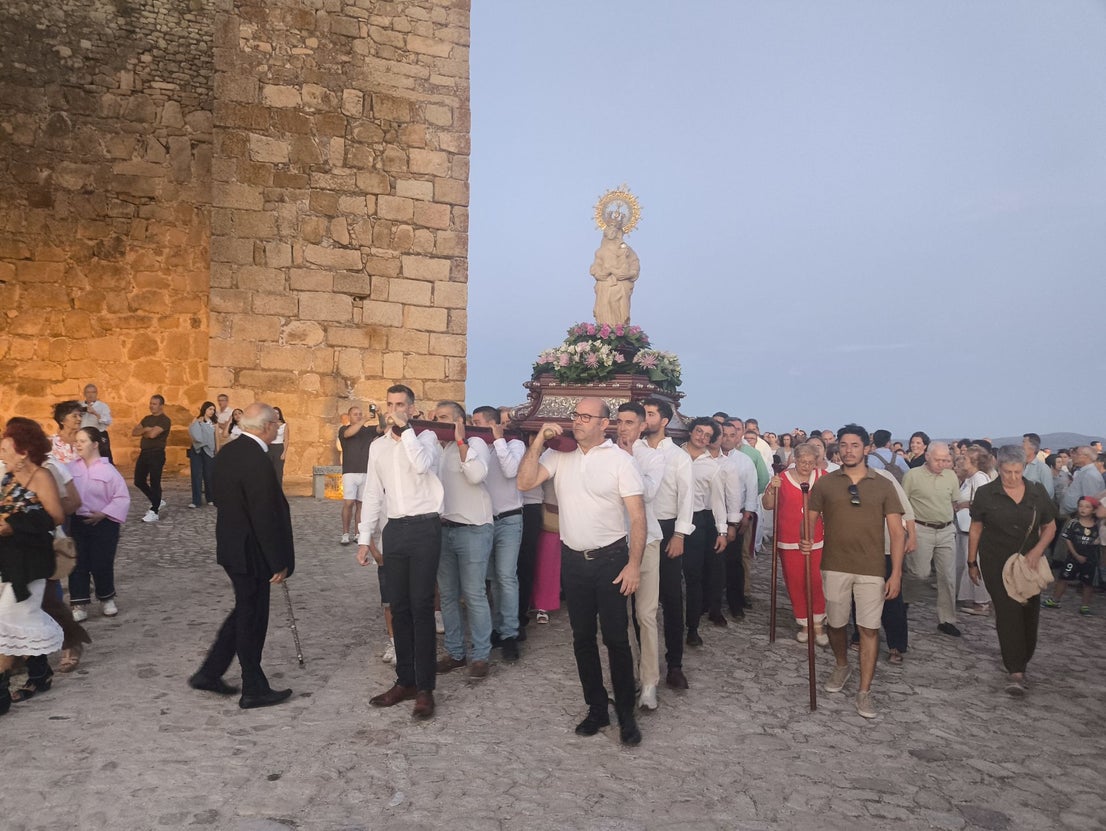 La bajada de la Patrona a la iglesia de San Martín en imágenes