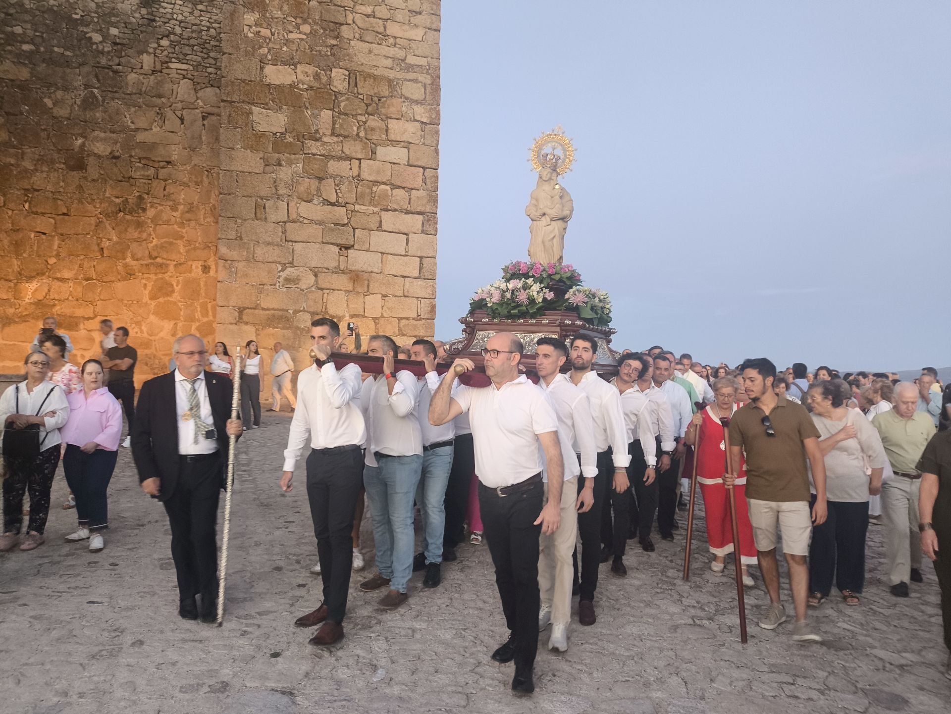 La bajada de la Patrona a la iglesia de San Martín en imágenes