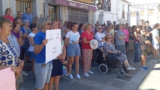 El Consistorio de Deleitosa muestra «su indignación» por la falta de transporte escolar