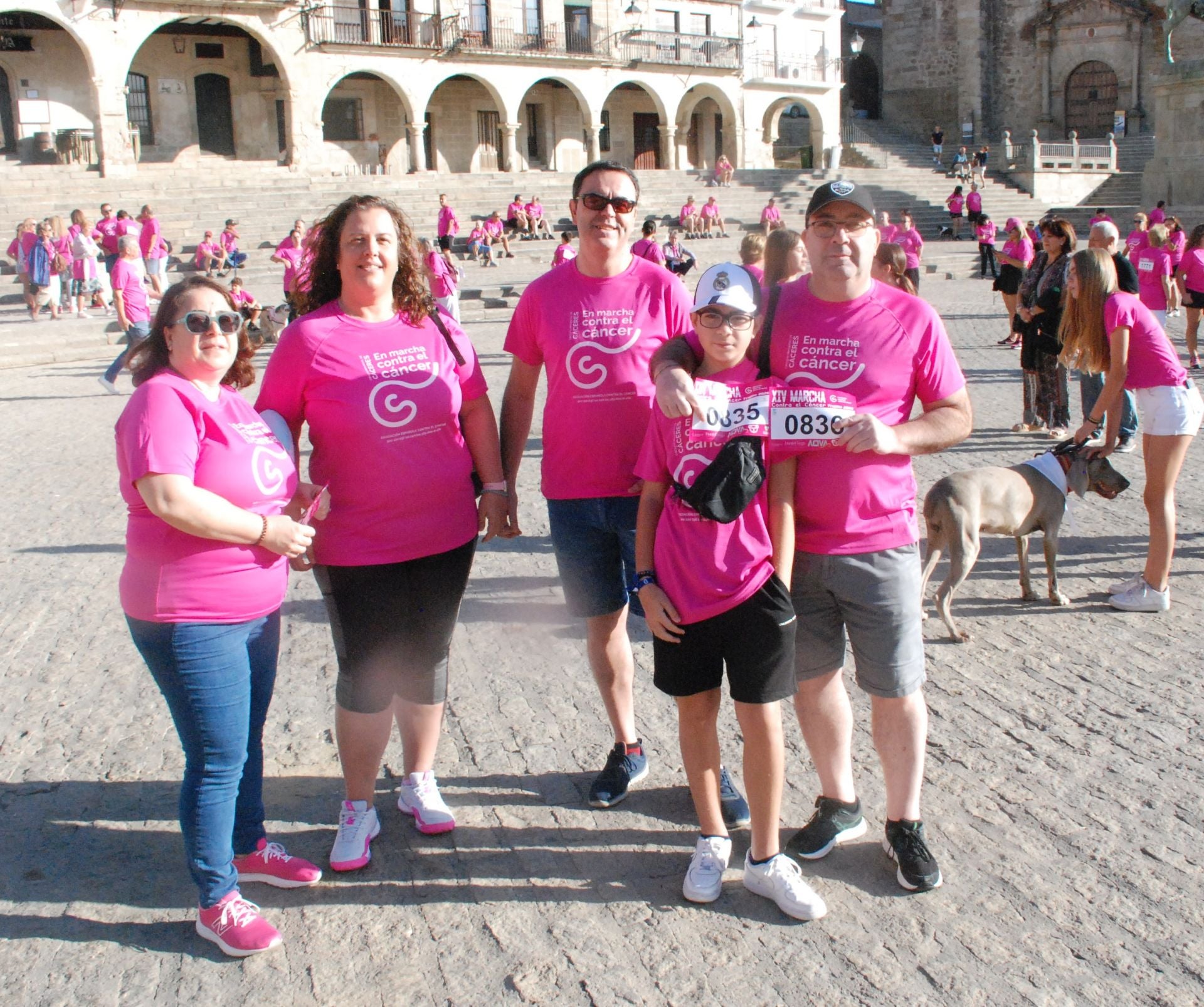 El rosa invade las calles para luchar contra el cáncer