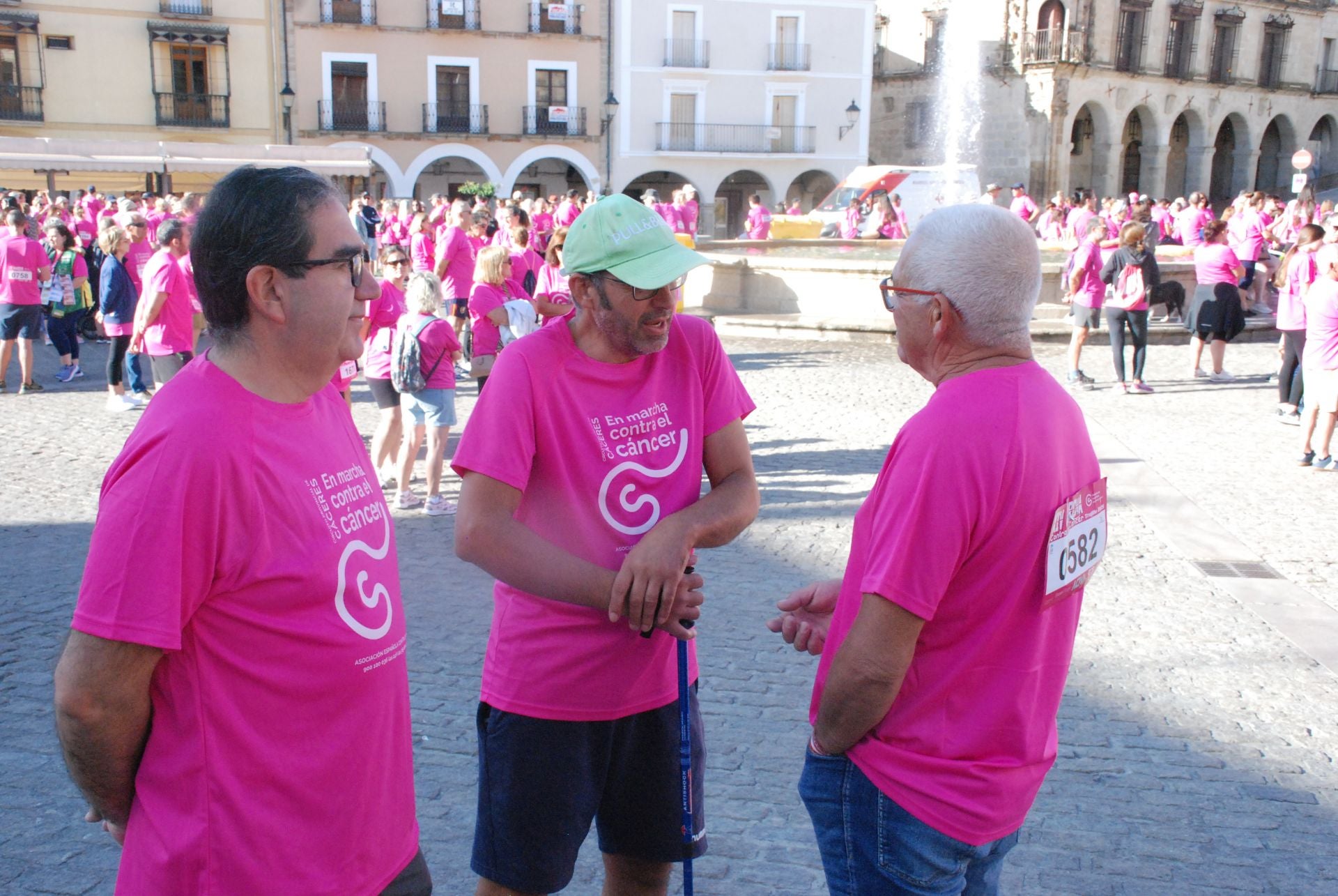 El rosa invade las calles para luchar contra el cáncer