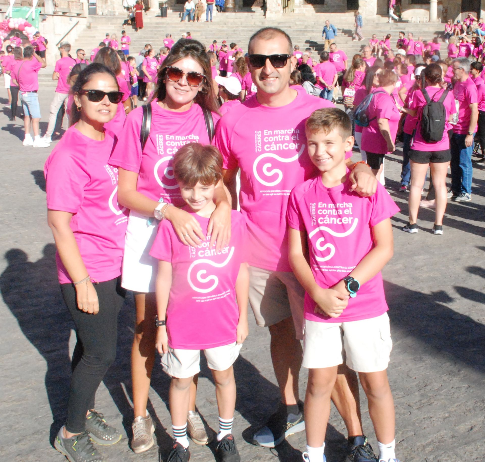 El rosa invade las calles para luchar contra el cáncer