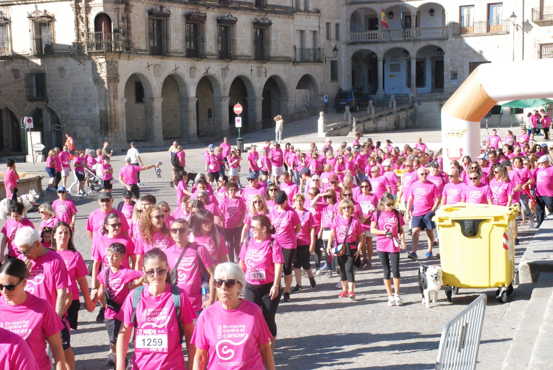 El rosa invade las calles para luchar contra el cáncer