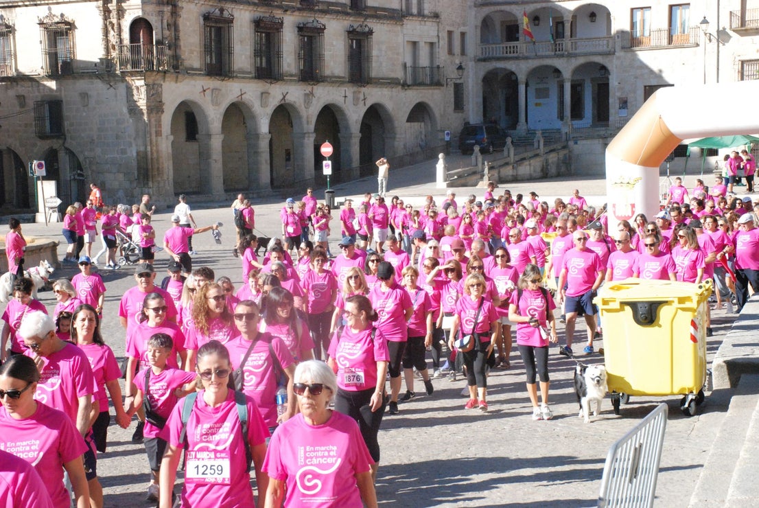 El rosa invade las calles para luchar contra el cáncer