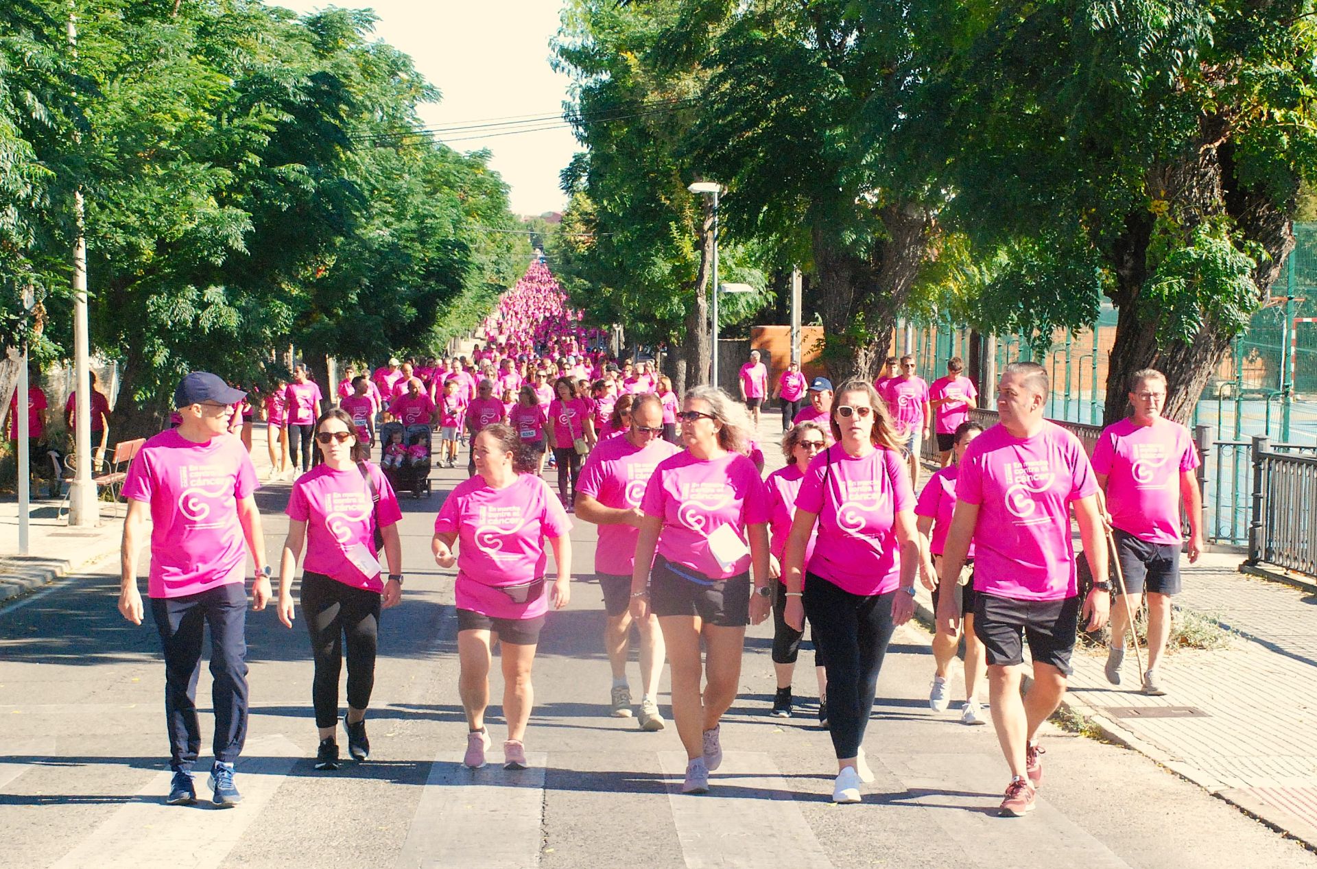 El rosa invade las calles para luchar contra el cáncer