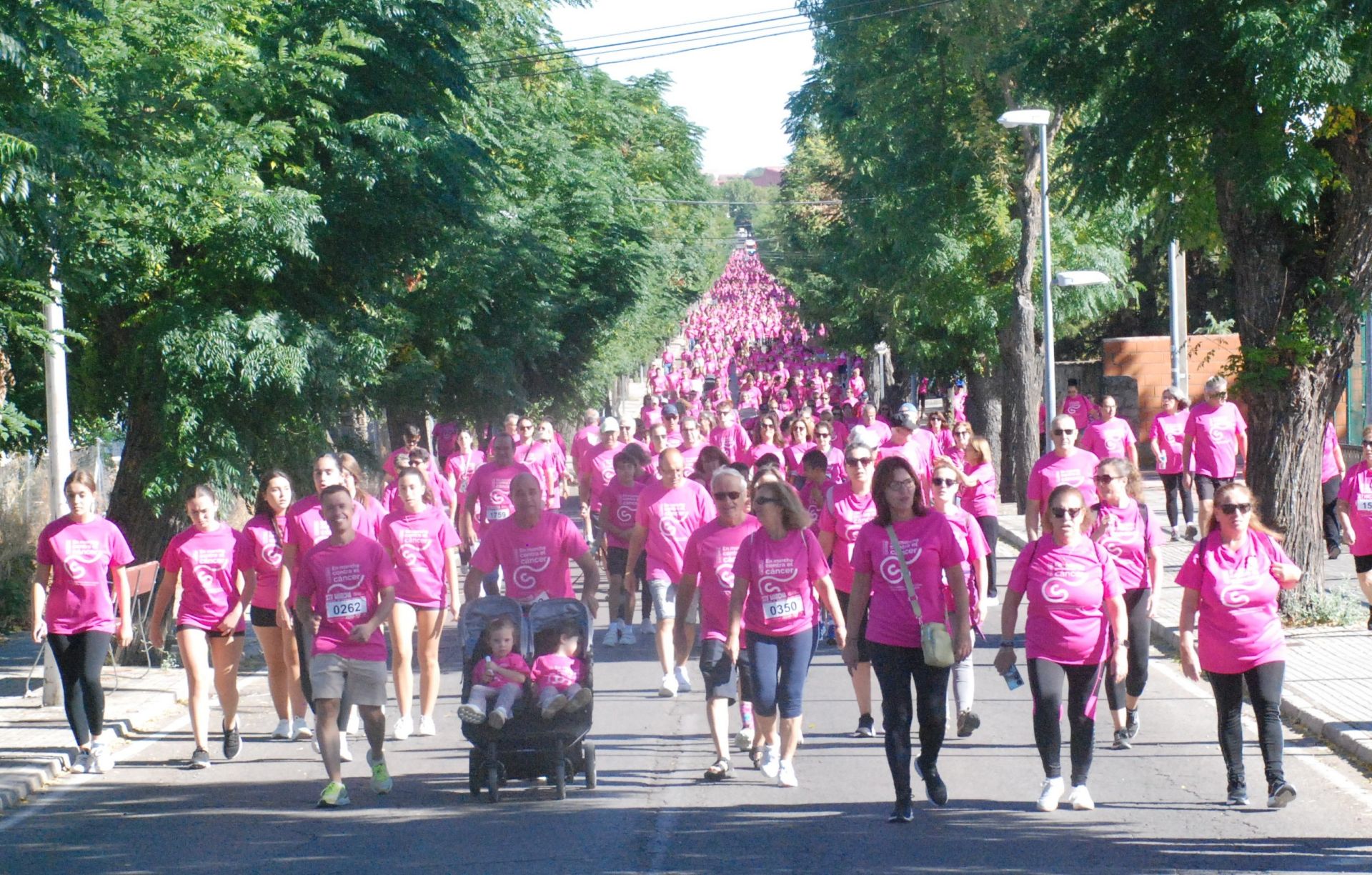 El rosa invade las calles para luchar contra el cáncer