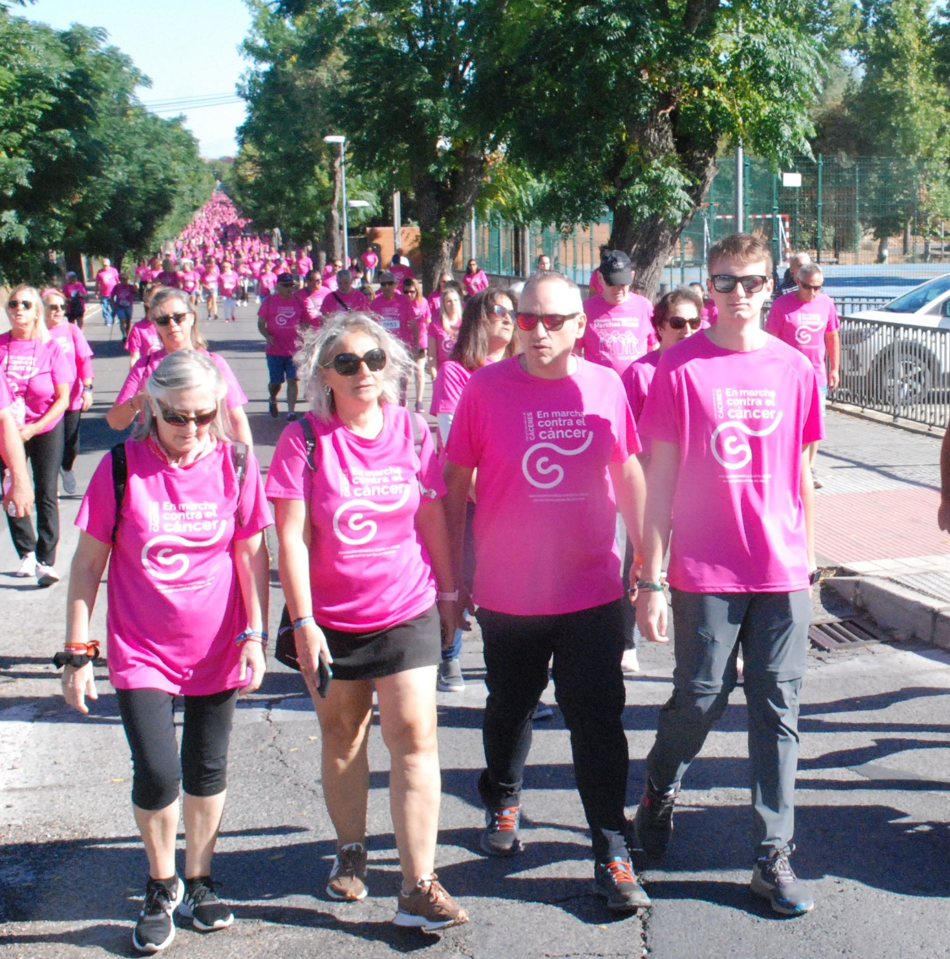 El rosa invade las calles para luchar contra el cáncer
