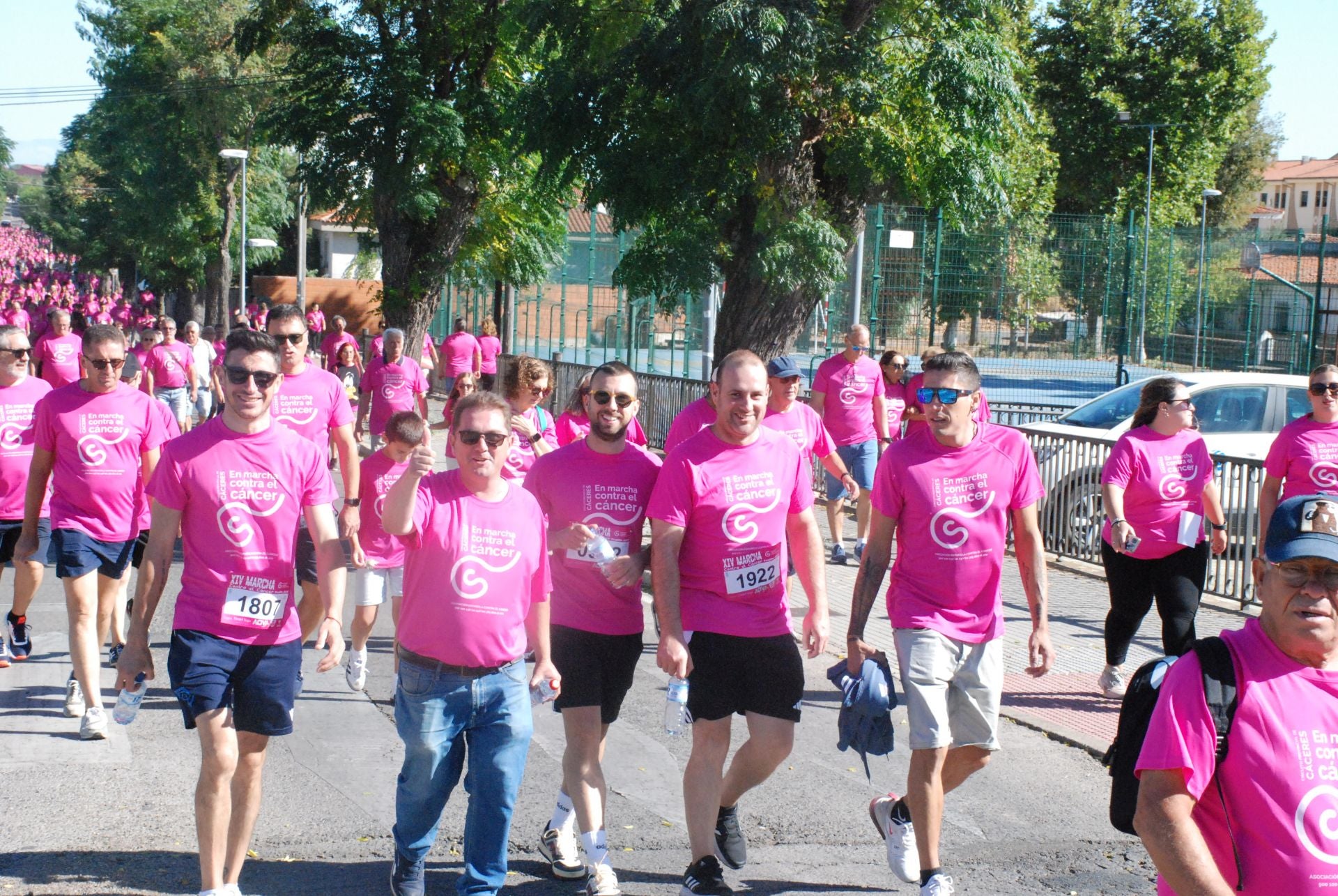 El rosa invade las calles para luchar contra el cáncer
