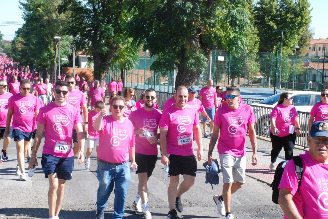 El rosa invade las calles para luchar contra el cáncer
