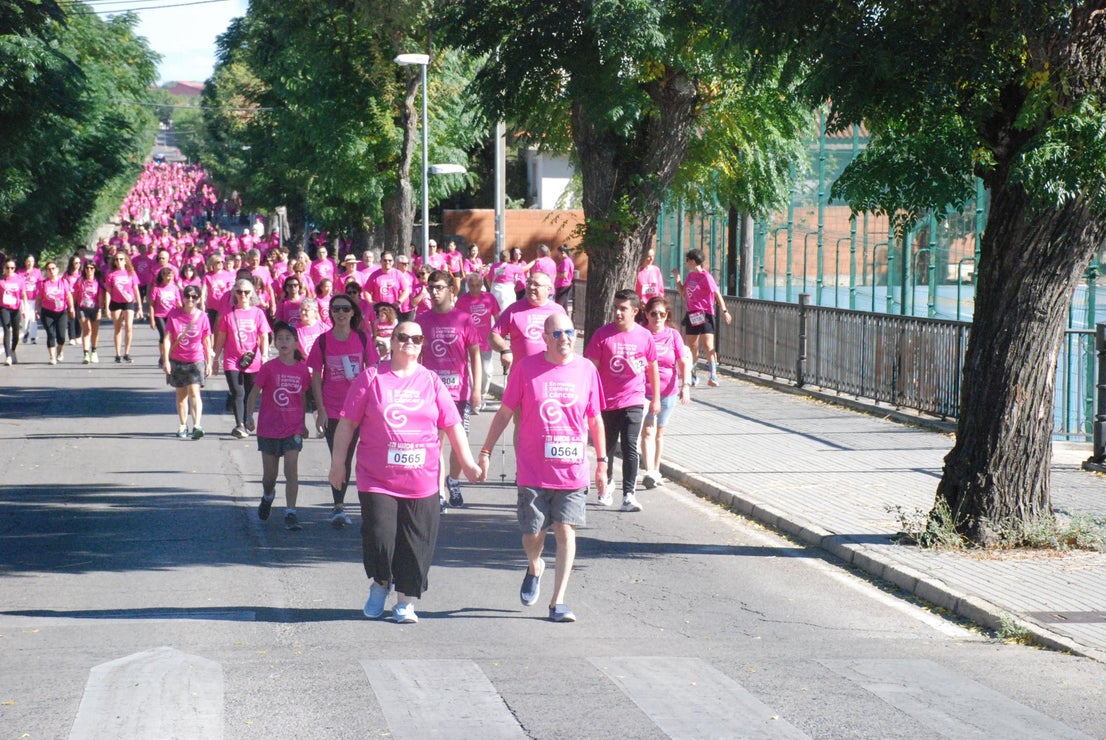 El rosa invade las calles para luchar contra el cáncer