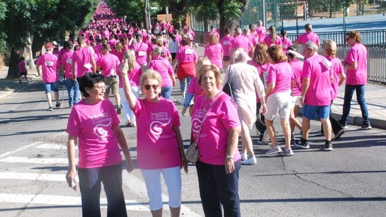El rosa invade las calles para luchar contra el cáncer