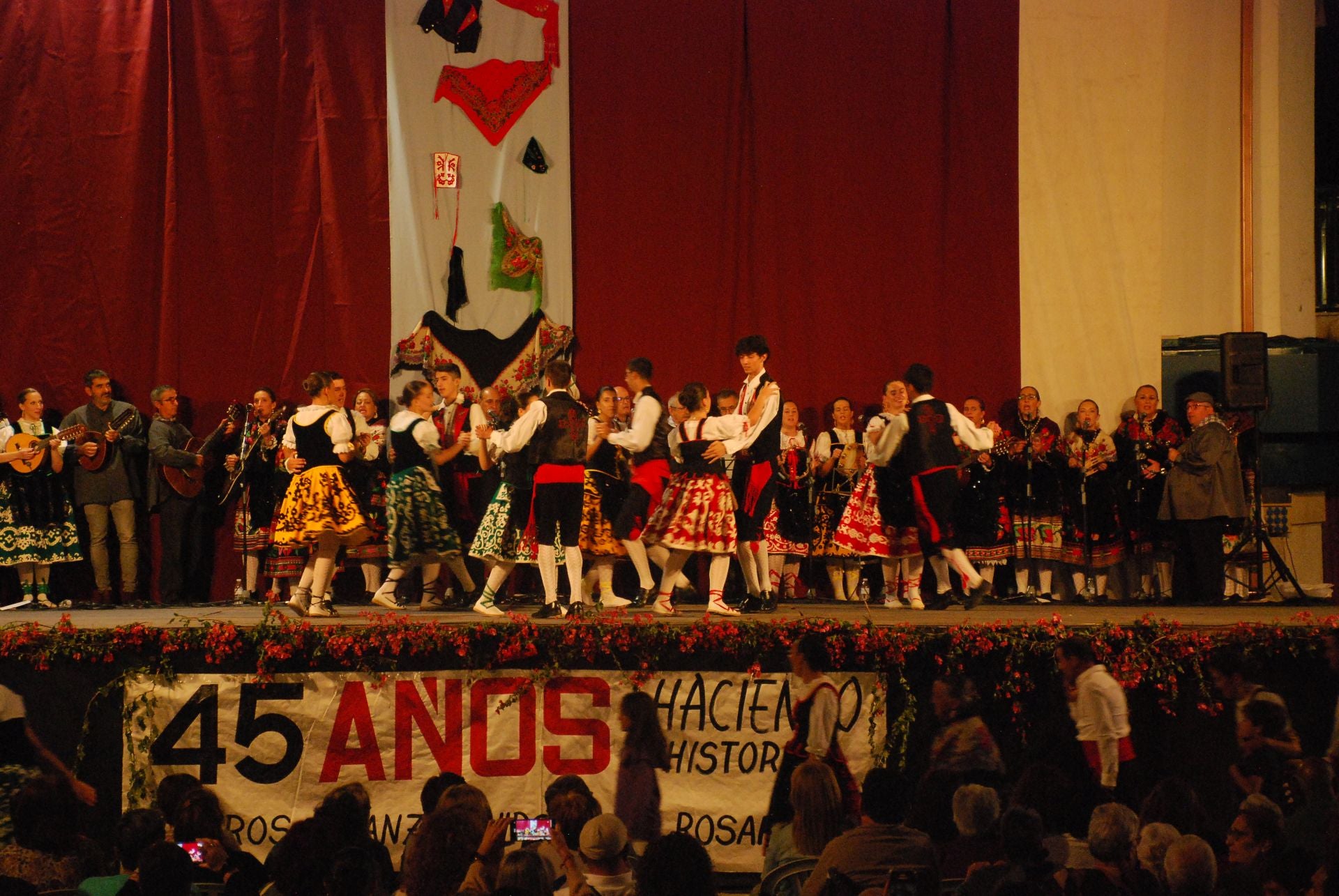 Un homenaje al folclore en imágenes