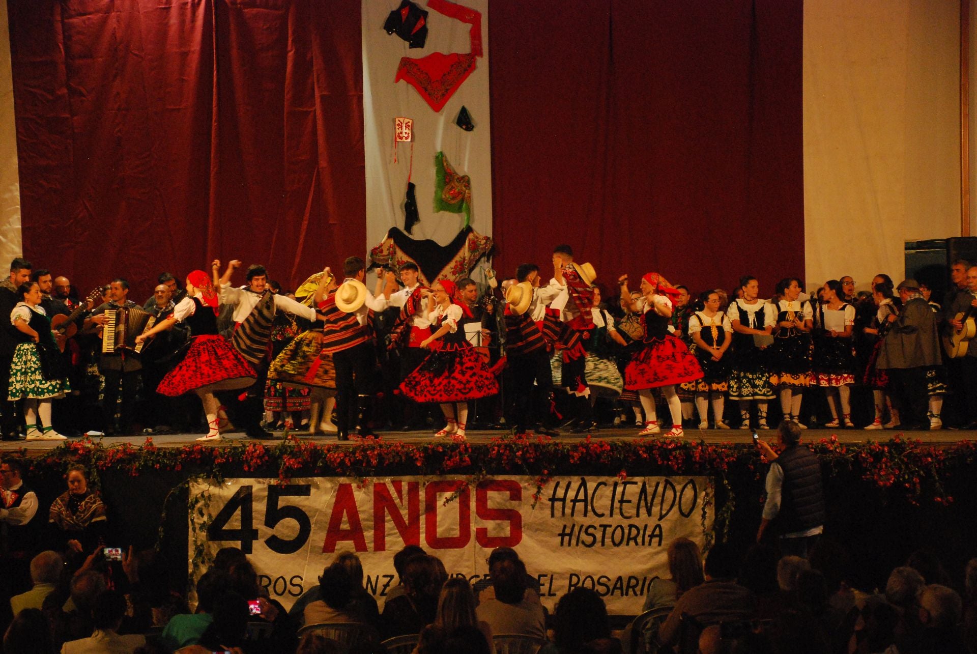 Un homenaje al folclore en imágenes