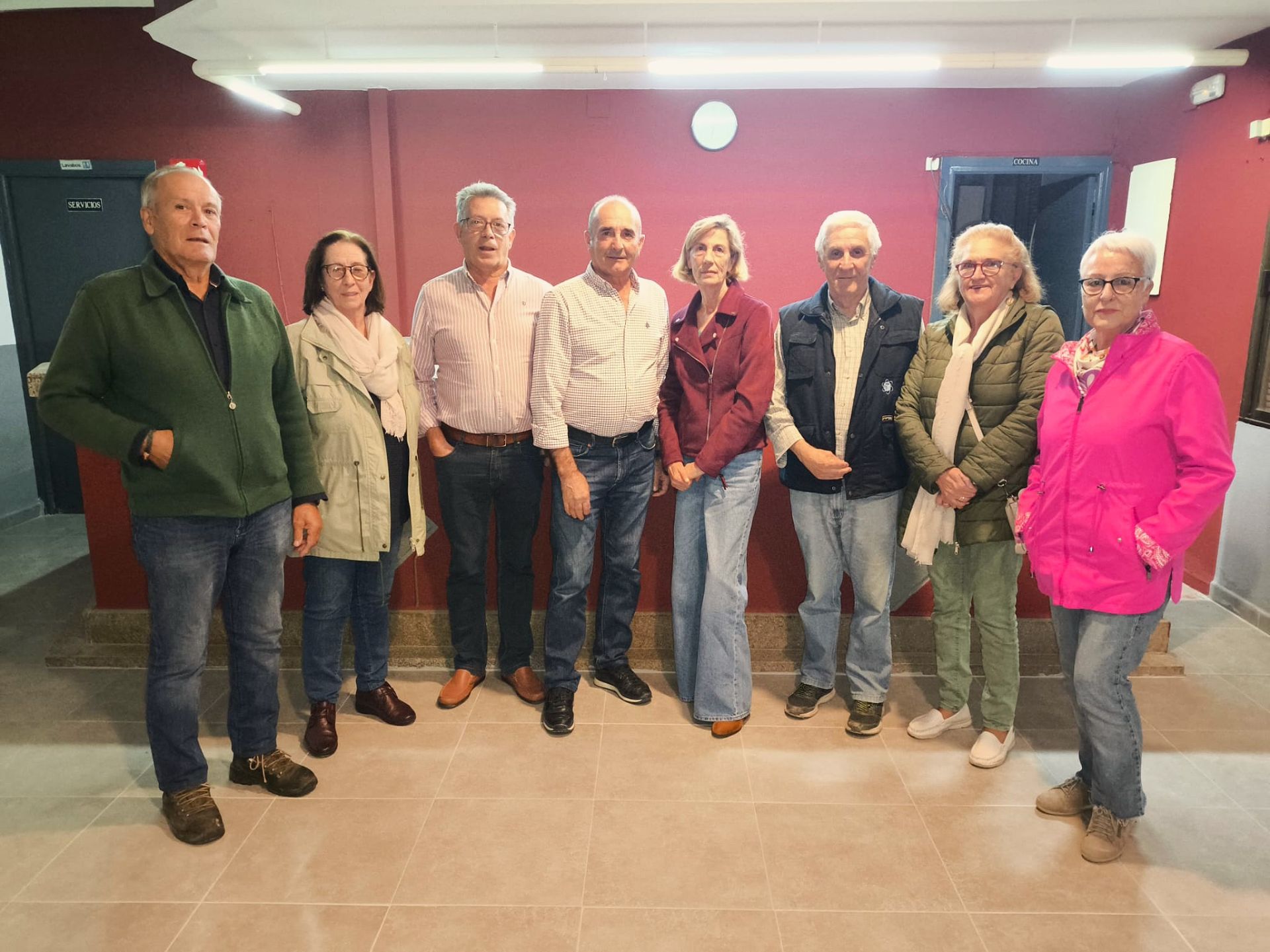 Directivos de la asociación de mayores de Huertas de Ánimas en su centro