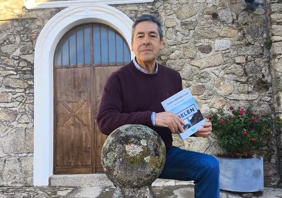 El autor, en el atrio de la iglesia de Belén.