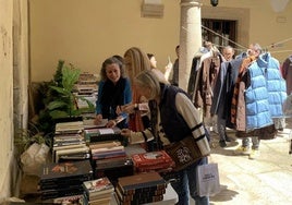 Mercadillo solidario celebrado en mayo.