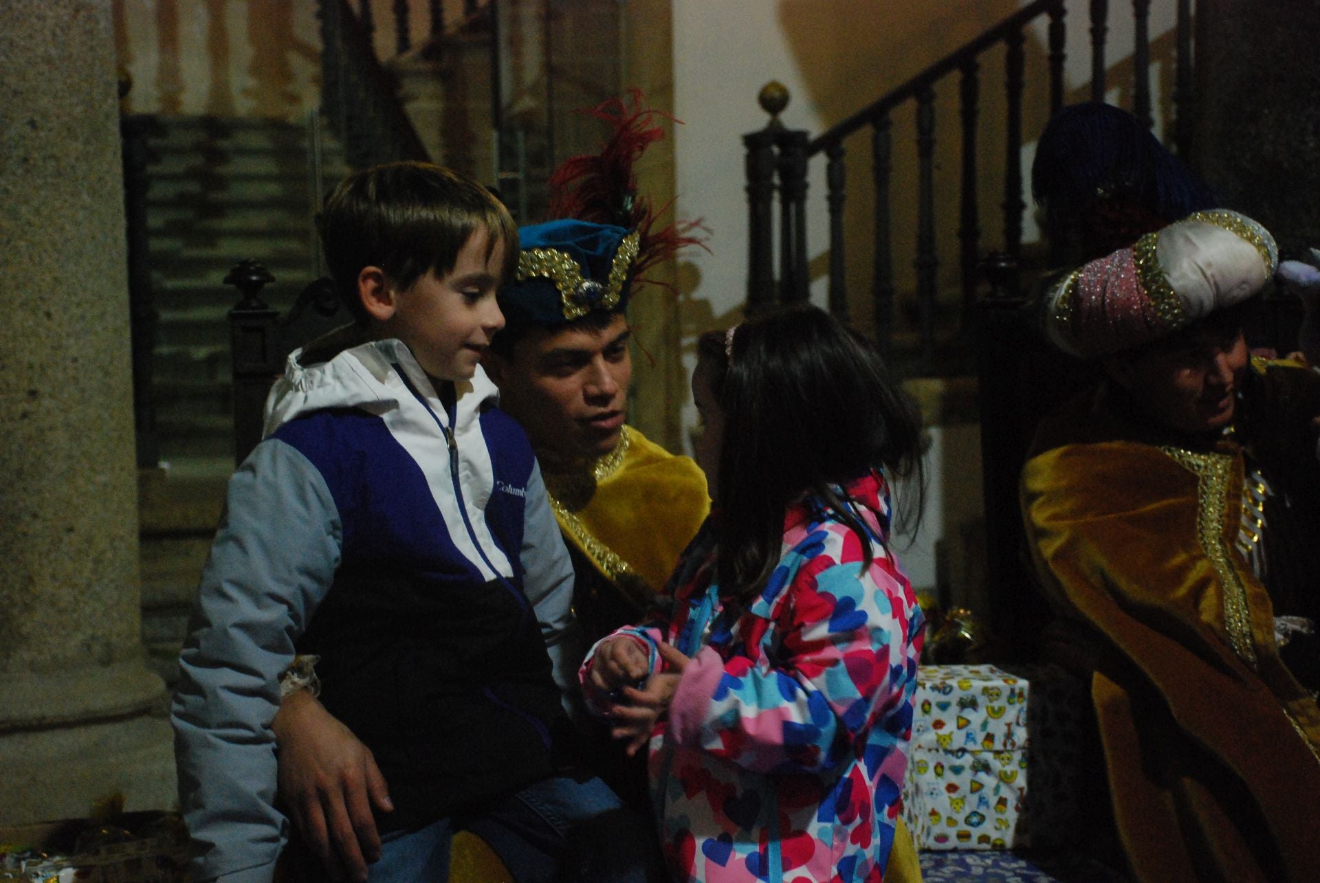 Más de 220 menores entregan sus cartas a los pajes de los Reyes Magos