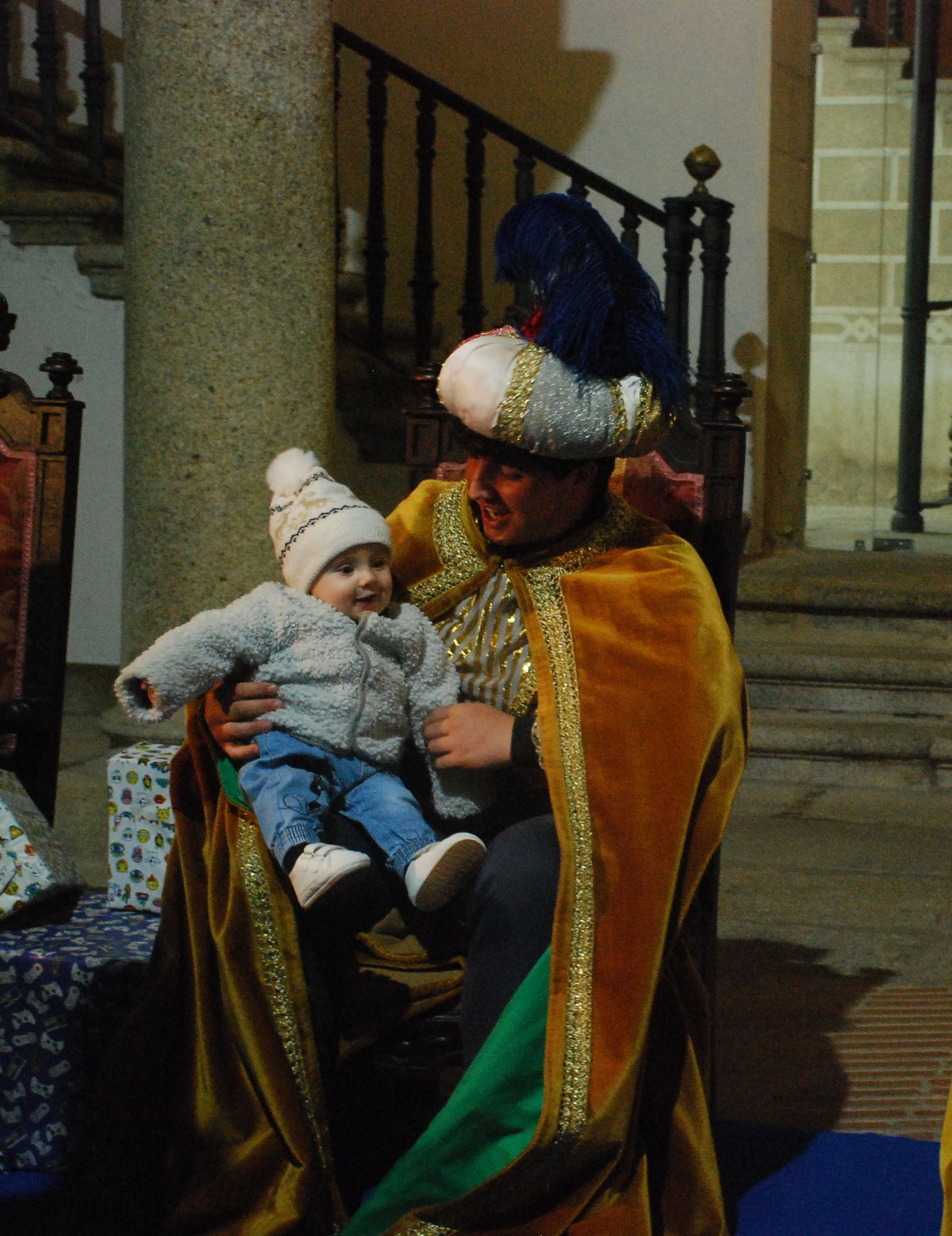 Más de 220 menores entregan sus cartas a los pajes de los Reyes Magos