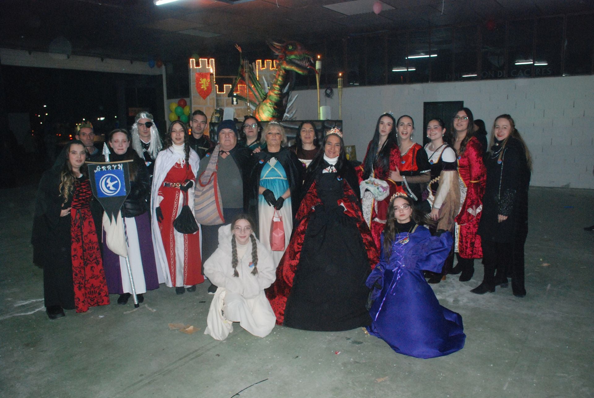 Imagen principal - El intenso frío no puede con la ilusión de la cabalgata de Reyes