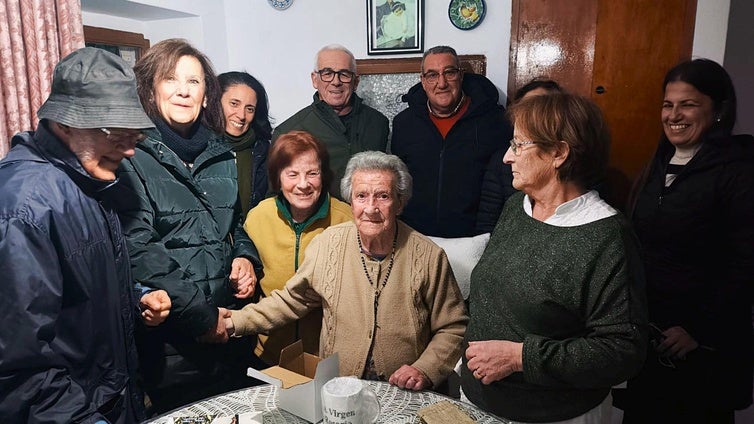 Tía Antonia celebra sus 105 años con gran vitalidad y buen humor