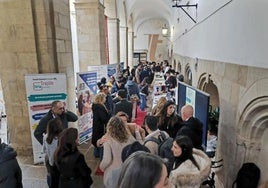 Asistentes a la Feria de FP, ayer.