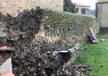 Uno de los muros dañados por el temporal.