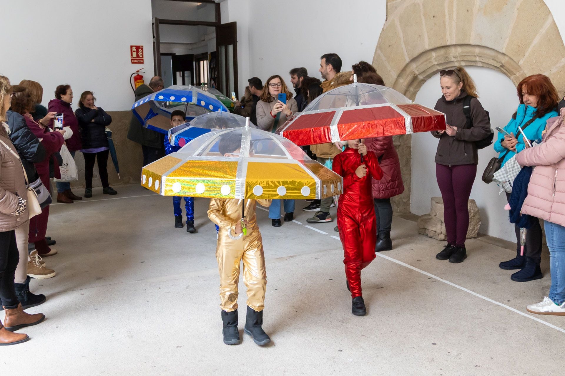 El colegio María de la Paz Orellana va de 'Trujillo a la Luna' en su desfile de Carnaval