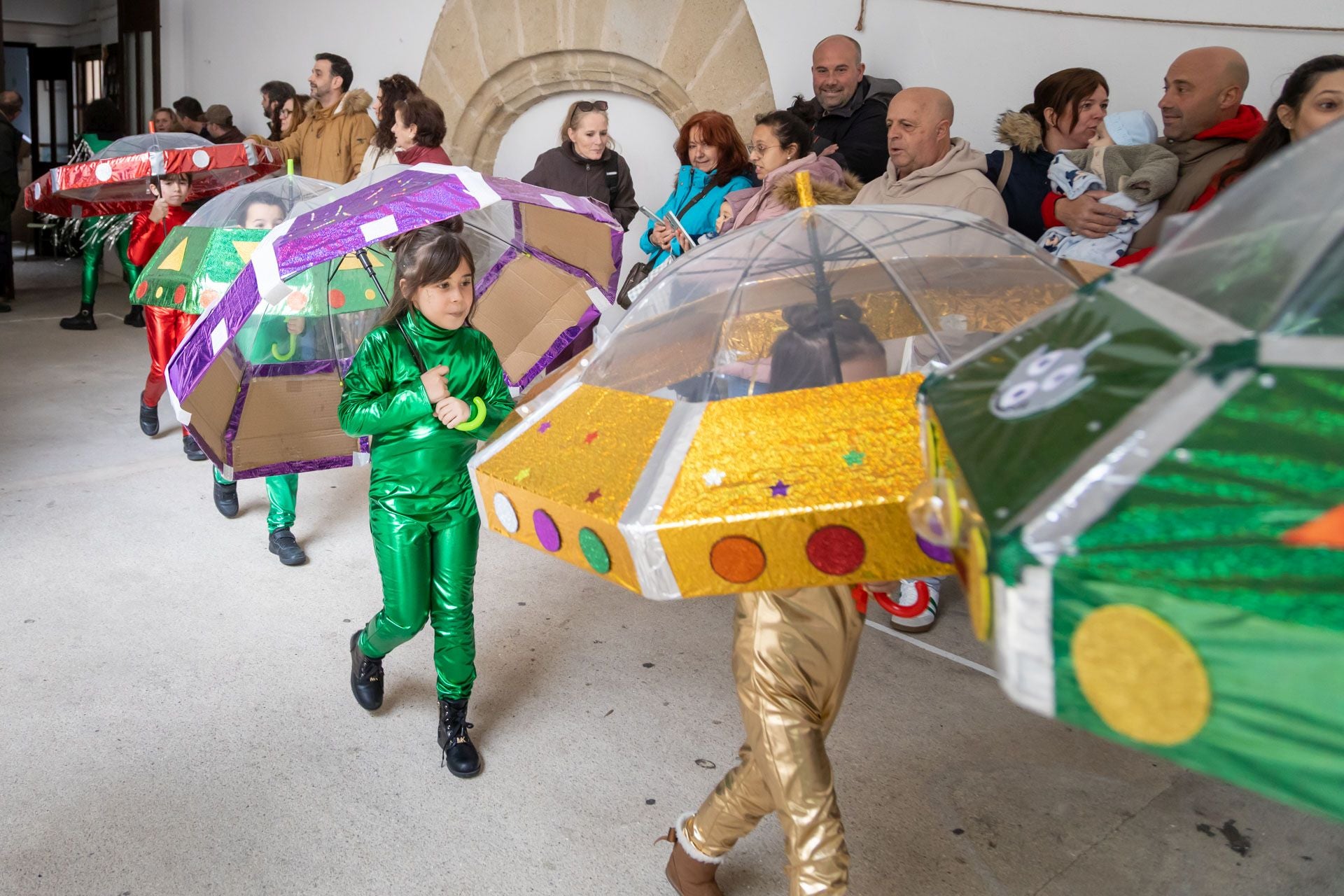 El colegio María de la Paz Orellana va de 'Trujillo a la Luna' en su desfile de Carnaval