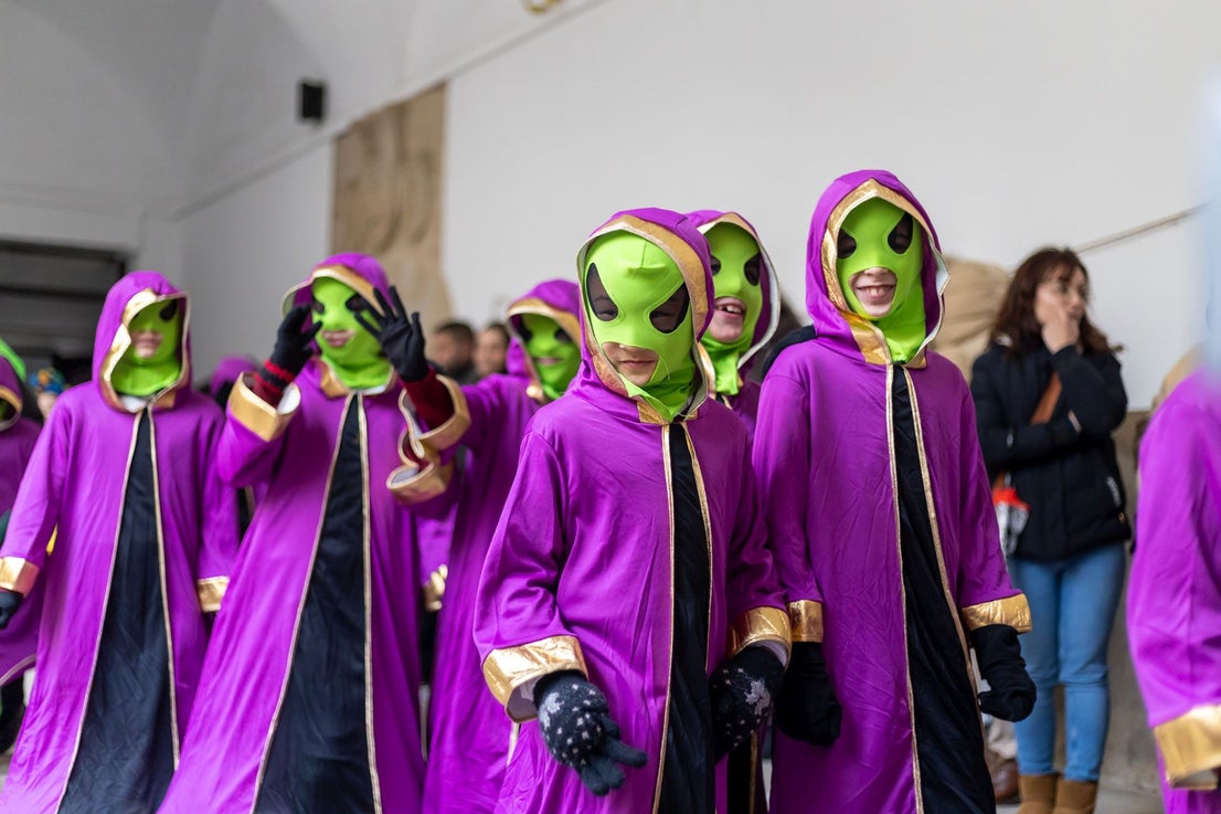 El colegio María de la Paz Orellana va de 'Trujillo a la Luna' en su desfile de Carnaval