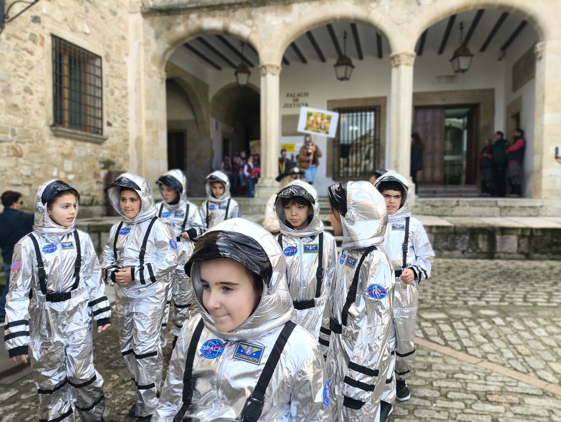 El Sagrado Corazón de Jesús lleva a cabo un desfile basado en 'El Carnaval del Siglo'