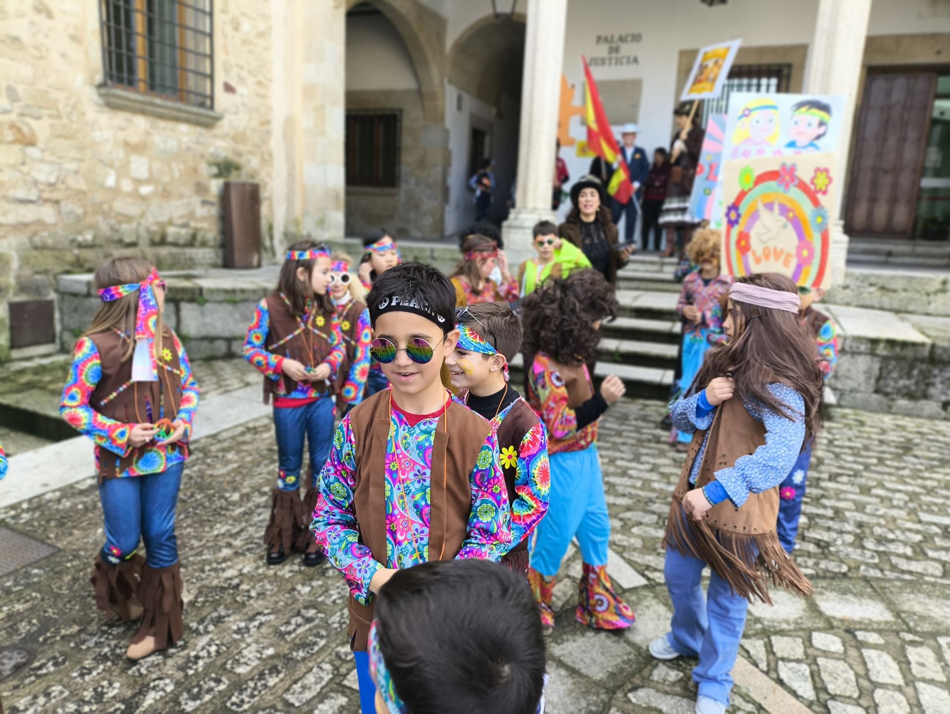 El Sagrado Corazón de Jesús lleva a cabo un desfile basado en 'El Carnaval del Siglo'
