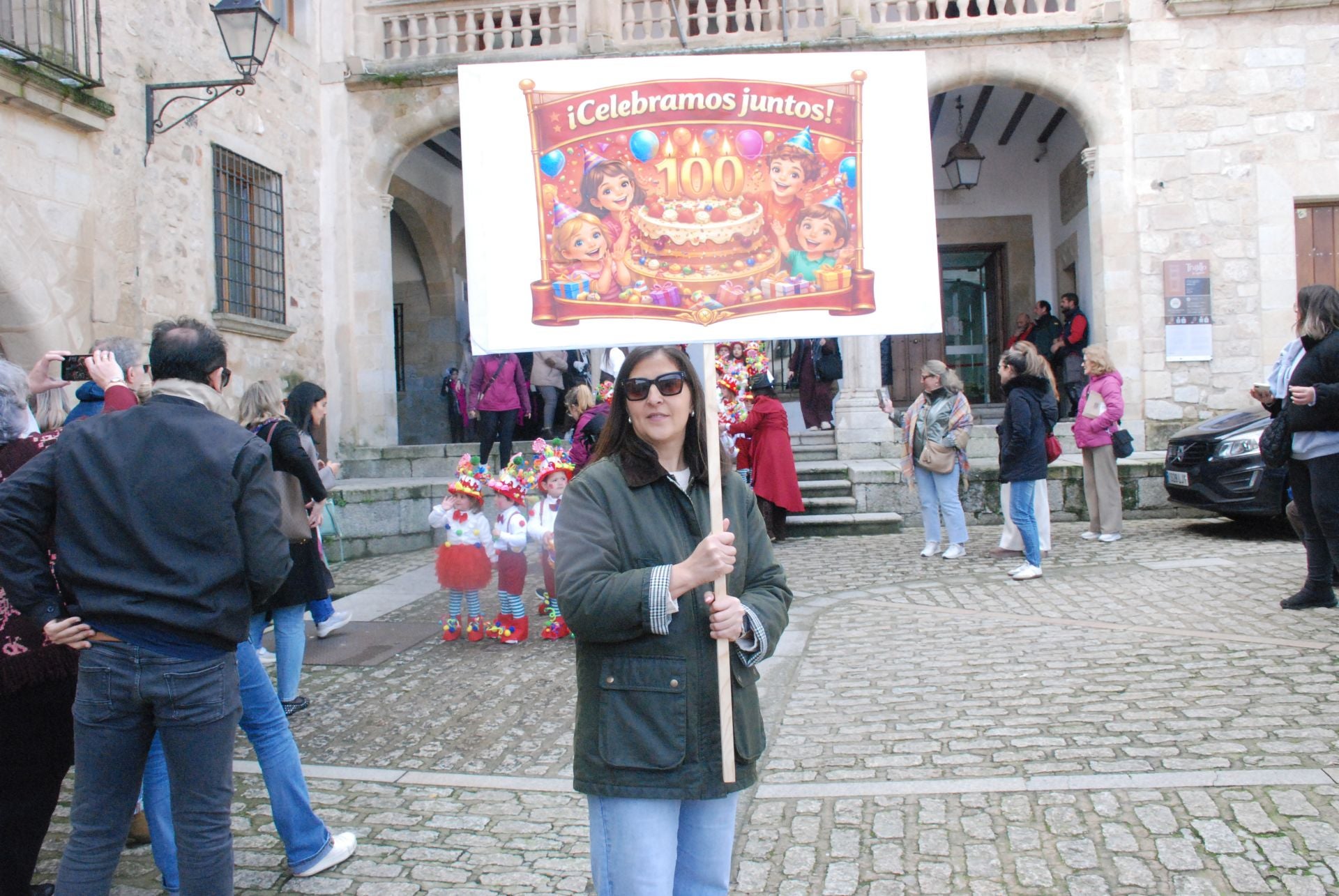 El Sagrado Corazón de Jesús lleva a cabo un desfile basado en 'El Carnaval del Siglo'