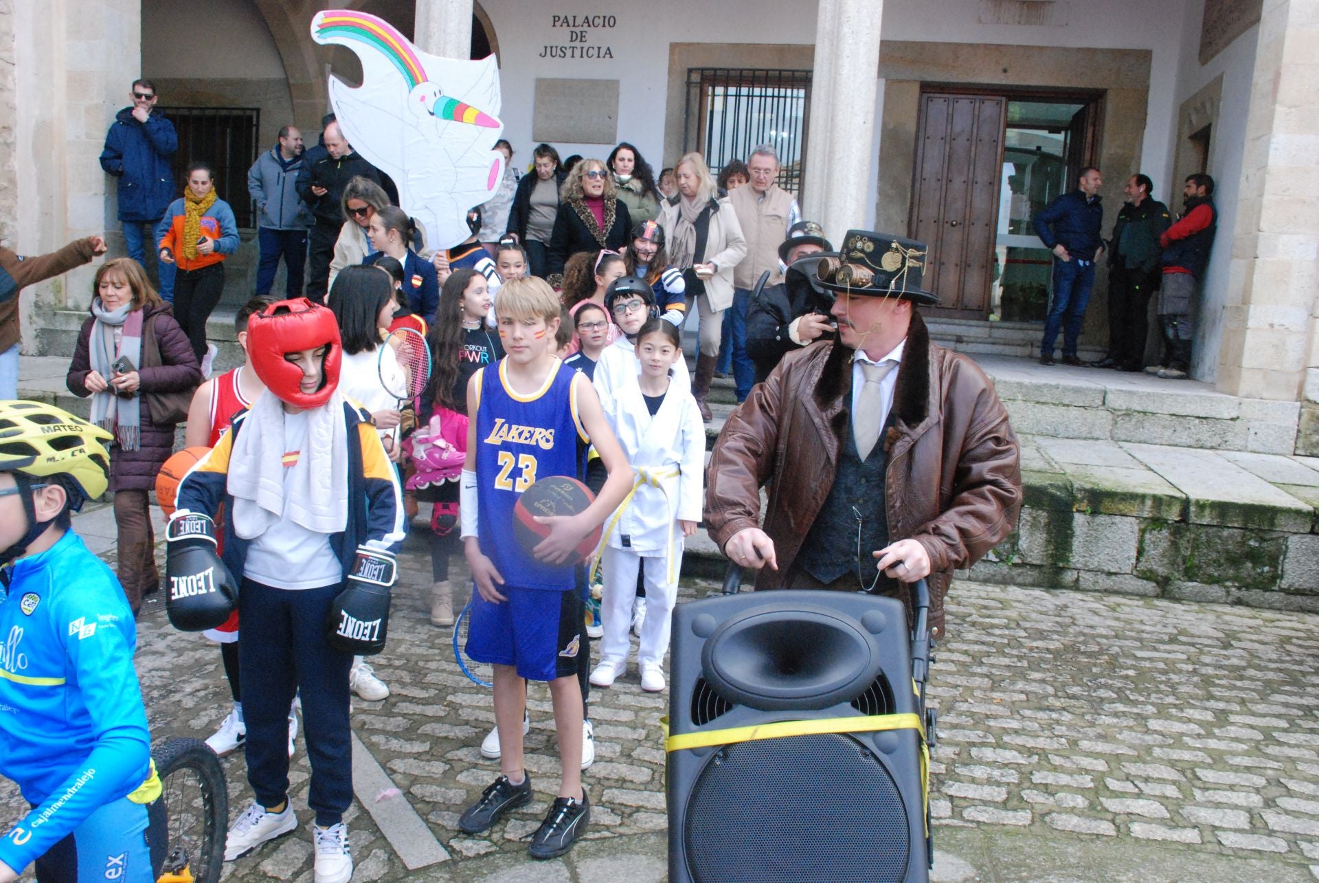 El Sagrado Corazón de Jesús lleva a cabo un desfile basado en 'El Carnaval del Siglo'