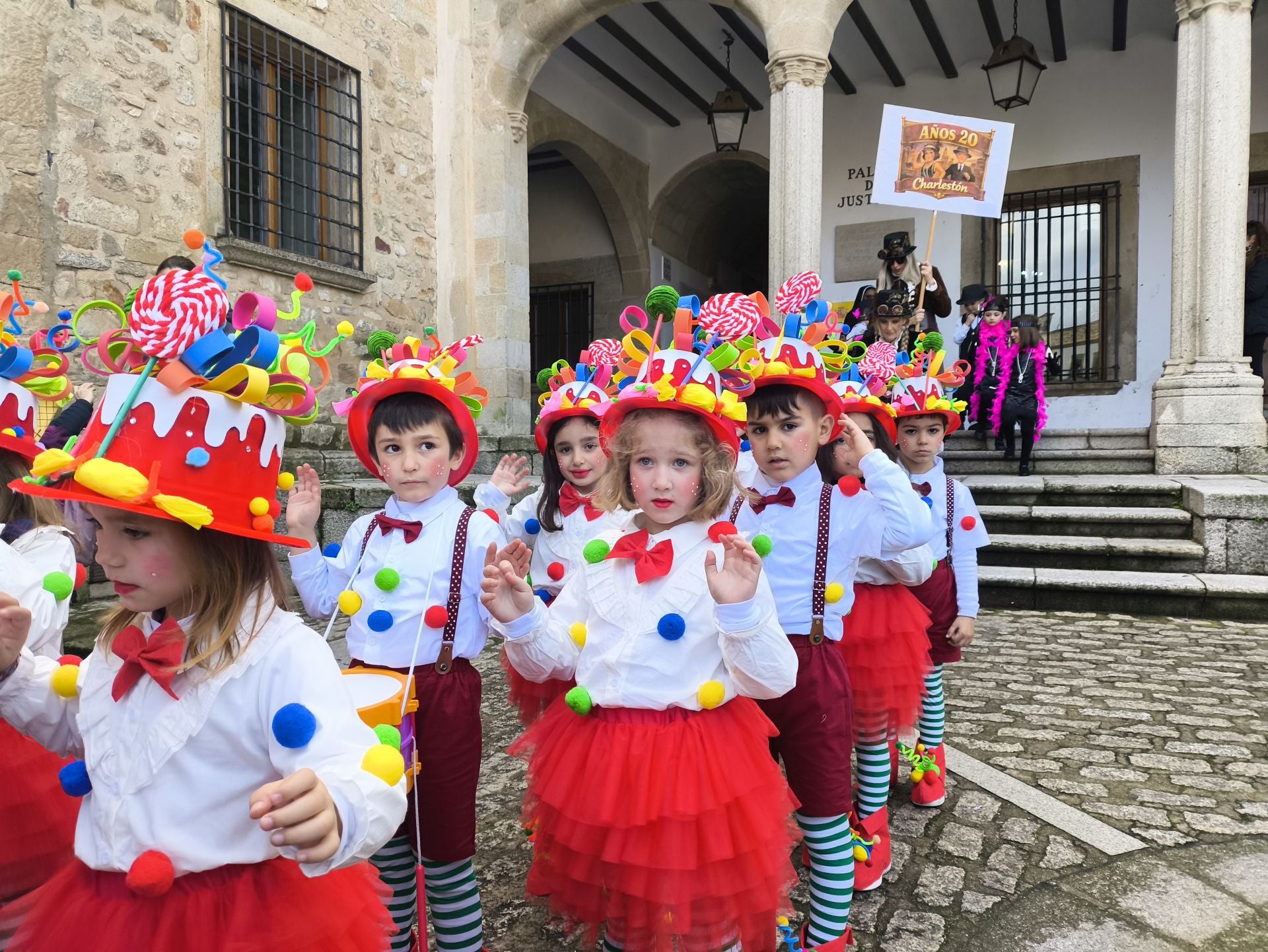 El Sagrado Corazón de Jesús lleva a cabo un desfile basado en 'El Carnaval del Siglo'
