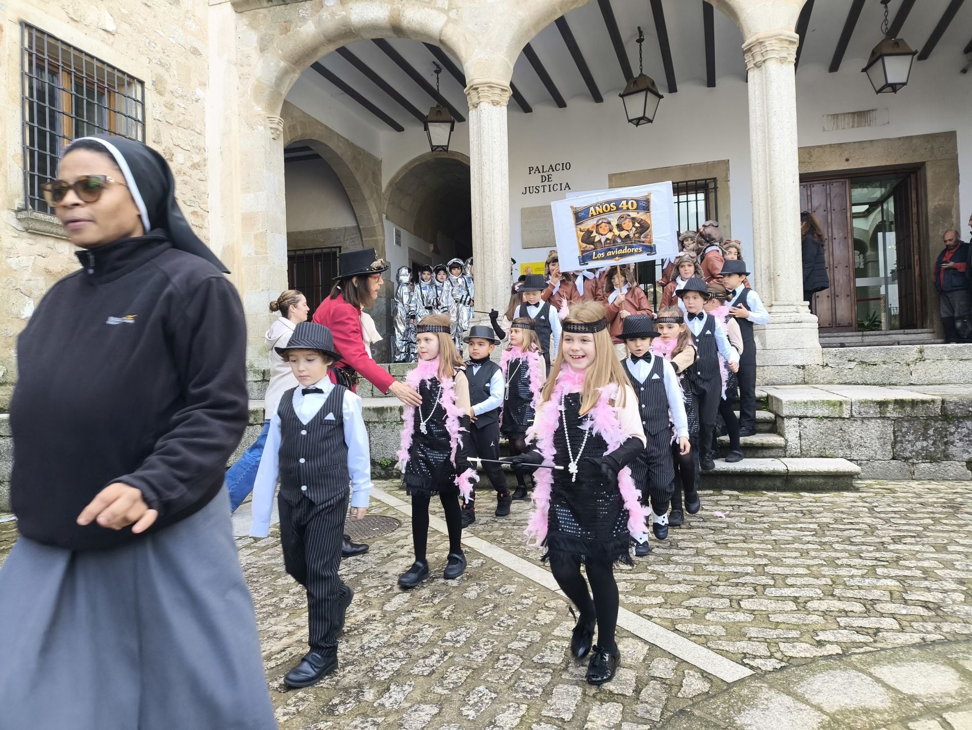 El Sagrado Corazón de Jesús lleva a cabo un desfile basado en 'El Carnaval del Siglo'
