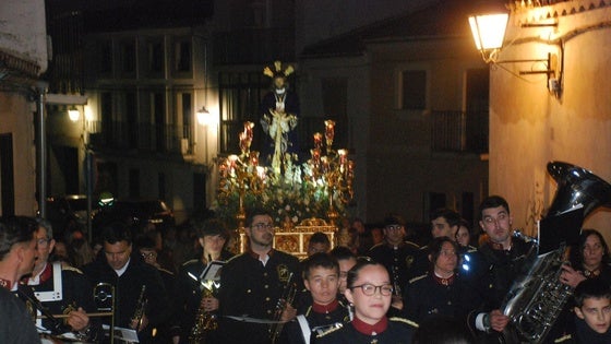 El Cristo Cautivo protagoniza una procesión extraordinaria con un recuerdo para Enrique Elías