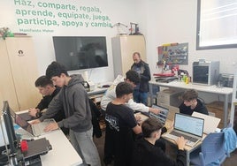 Usuarios en el Circular FAB de Trujillo, en un sesión.