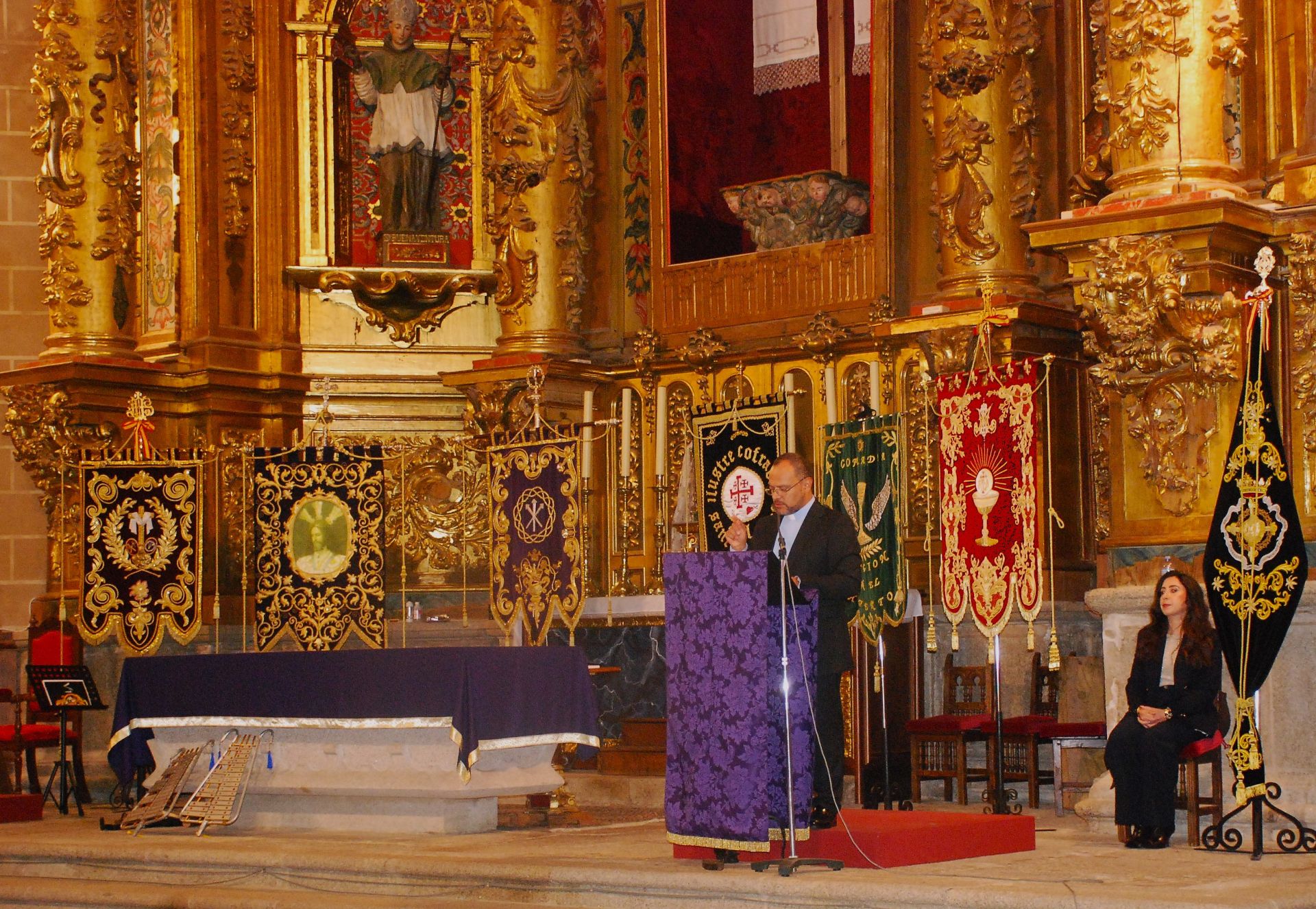 El pregonero en su intervención.