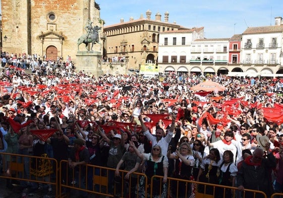 Asistentes en la fiesta del Chíviri