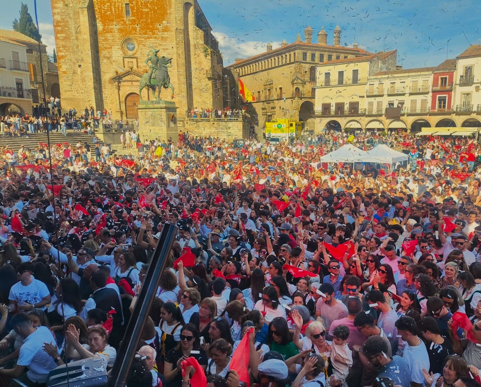 Imagen principal - El intenso calor acompaña al Chíviri
