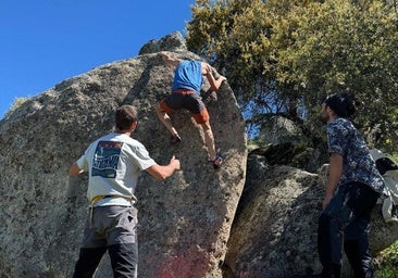 Integrantes del club, con la escalada.