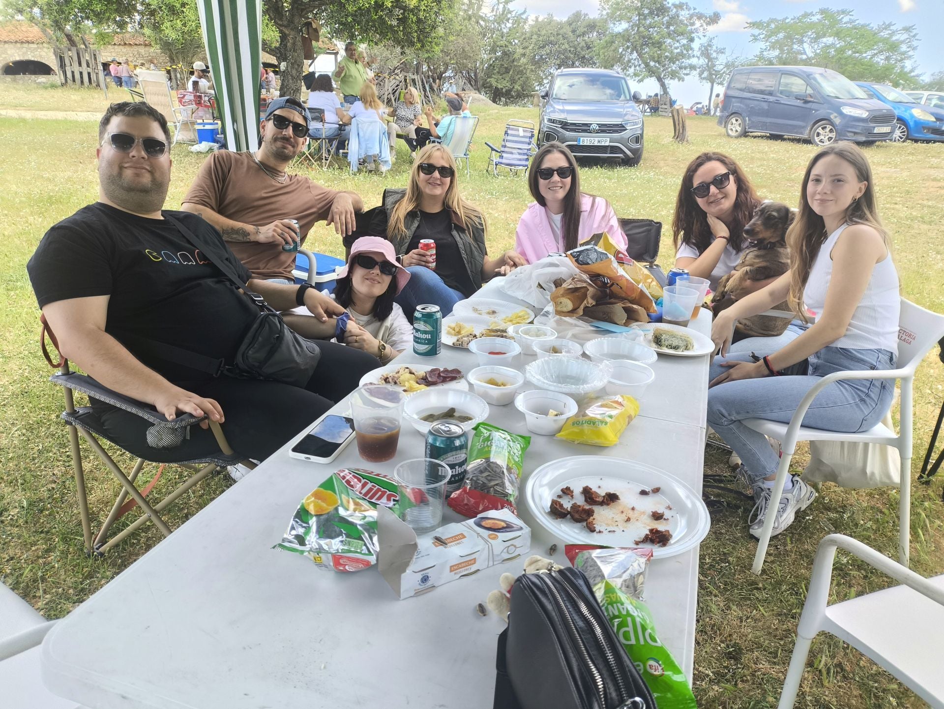 La romería del Cristo de la Vida, en Huertas de Ánimas, con decenas de grupos de amigos y familiares