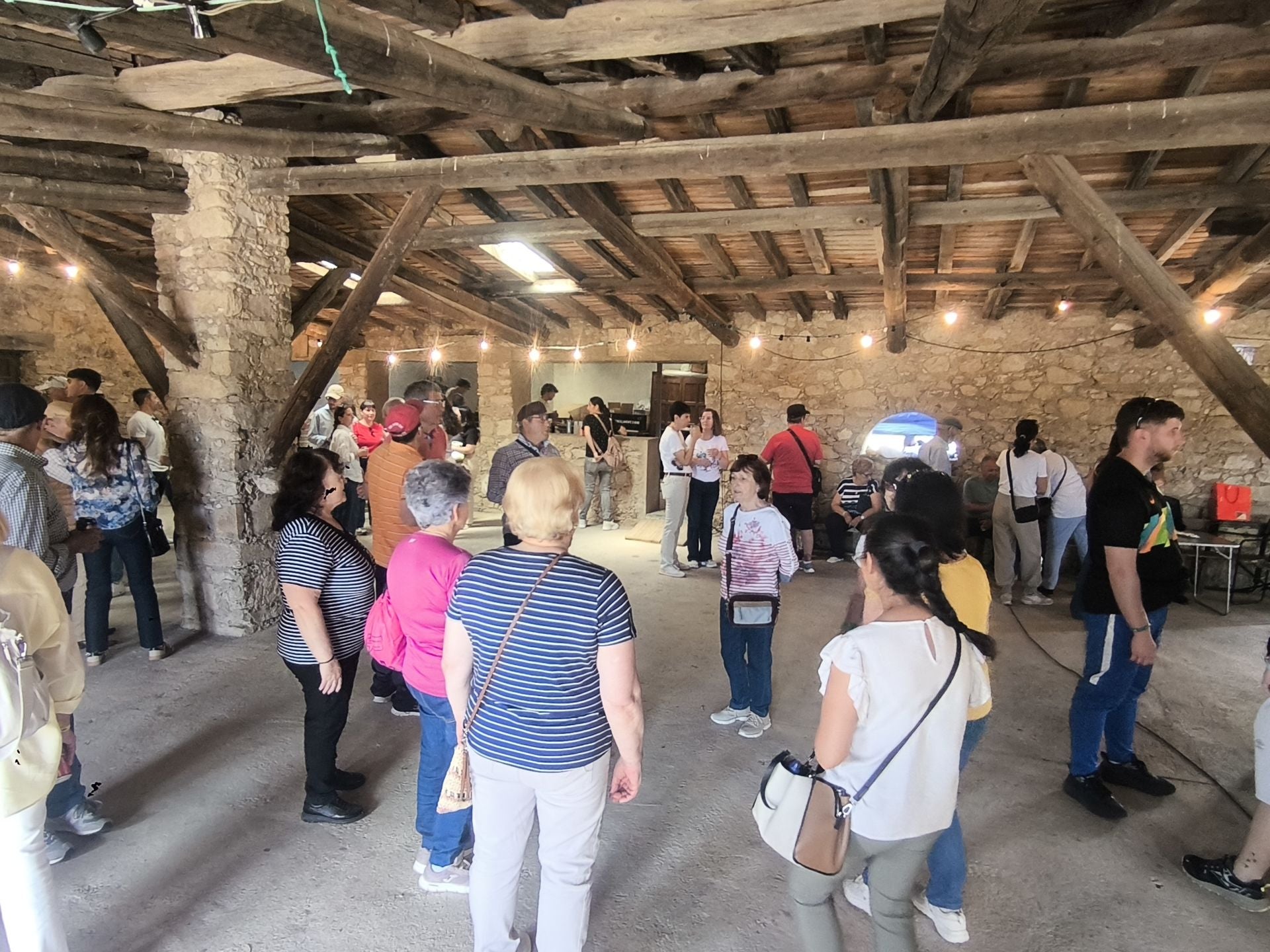 La romería del Cristo de la Vida, en Huertas de Ánimas, con decenas de grupos de amigos y familiares