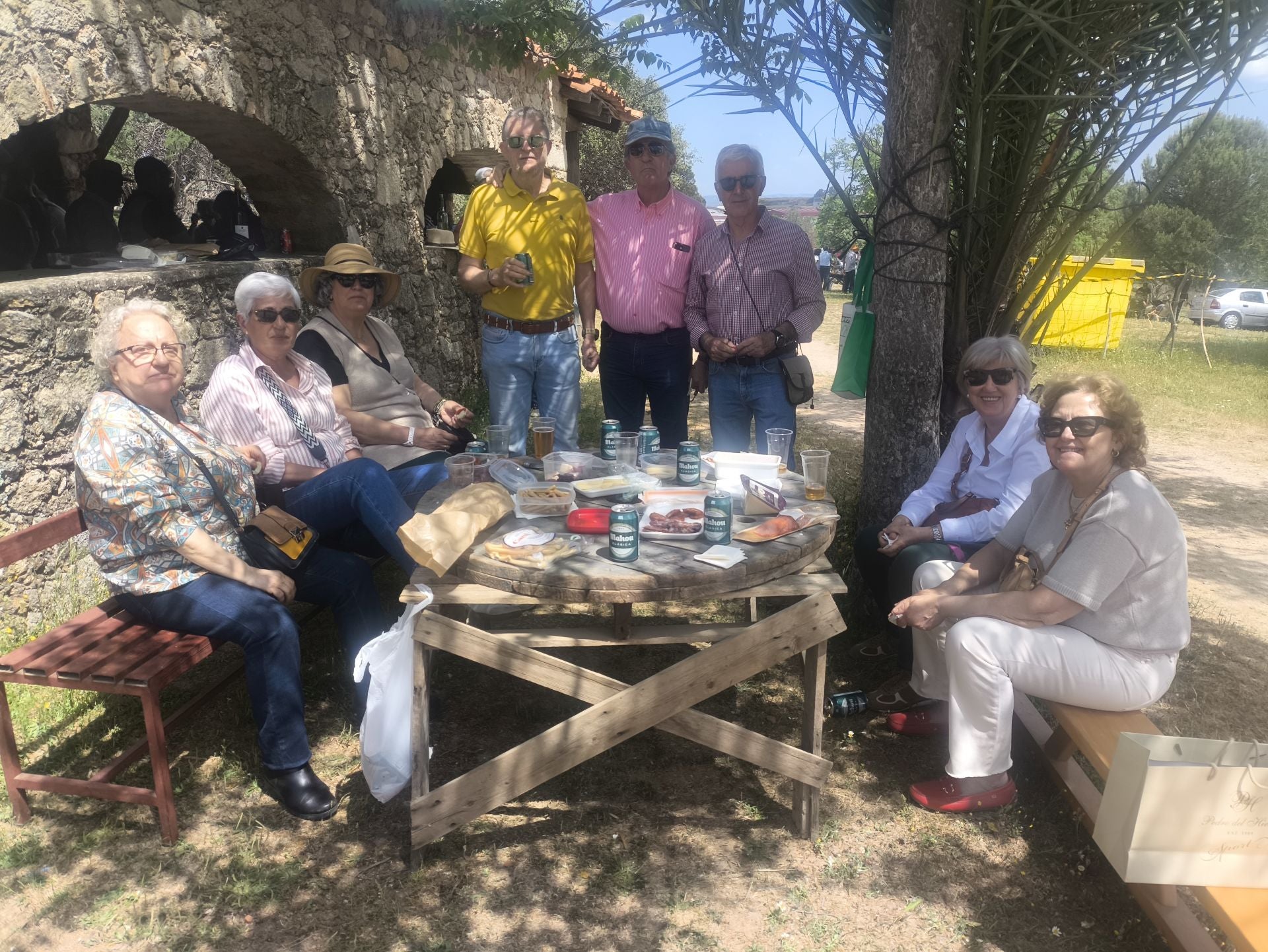 La romería del Cristo de la Vida, en Huertas de Ánimas, con decenas de grupos de amigos y familiares