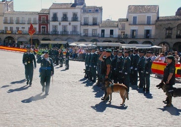 El teniente coronel con el batallón participante en el acto