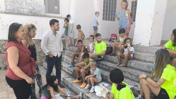 Visita de autoridades en el campamento realizado en Belén el año pasado.