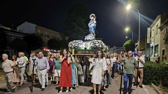 Procesión con la imagen de la Virgen de la Piedad, celebrada este sábado.