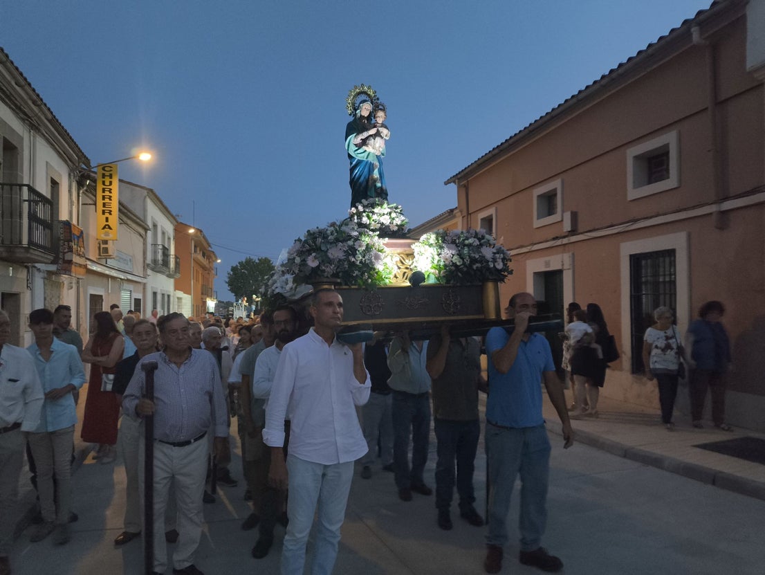 La procesión de La Piedad acoge a numerosas personas